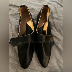 Women’s size 7 leather 18th century style shoes